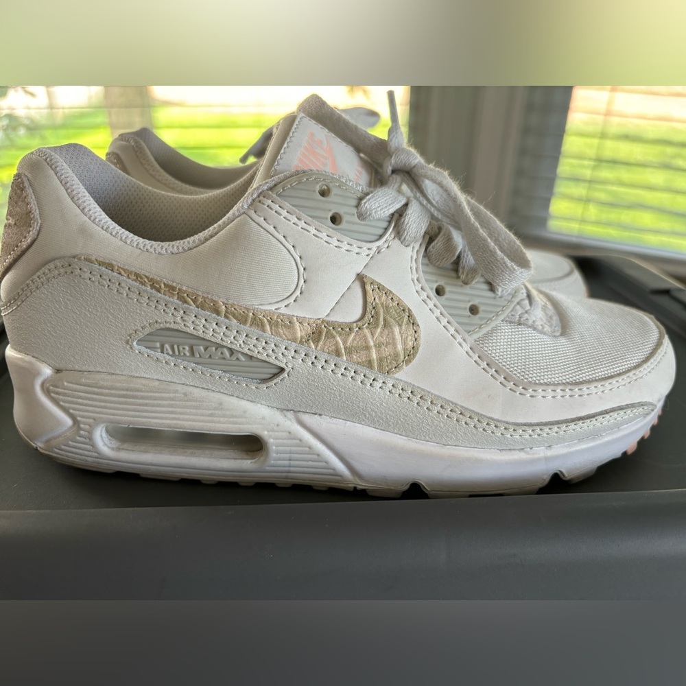 Nike Air Max 90 SE 'Summit White Light Bone Safari CV8824-100